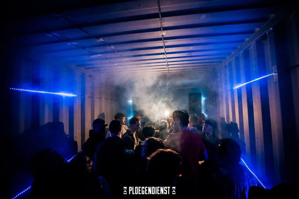 dj booth met ledstrips voor Ploegendienst in Breda